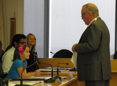 Ariane Morris making her own pledge of allegiance to the Mayor.